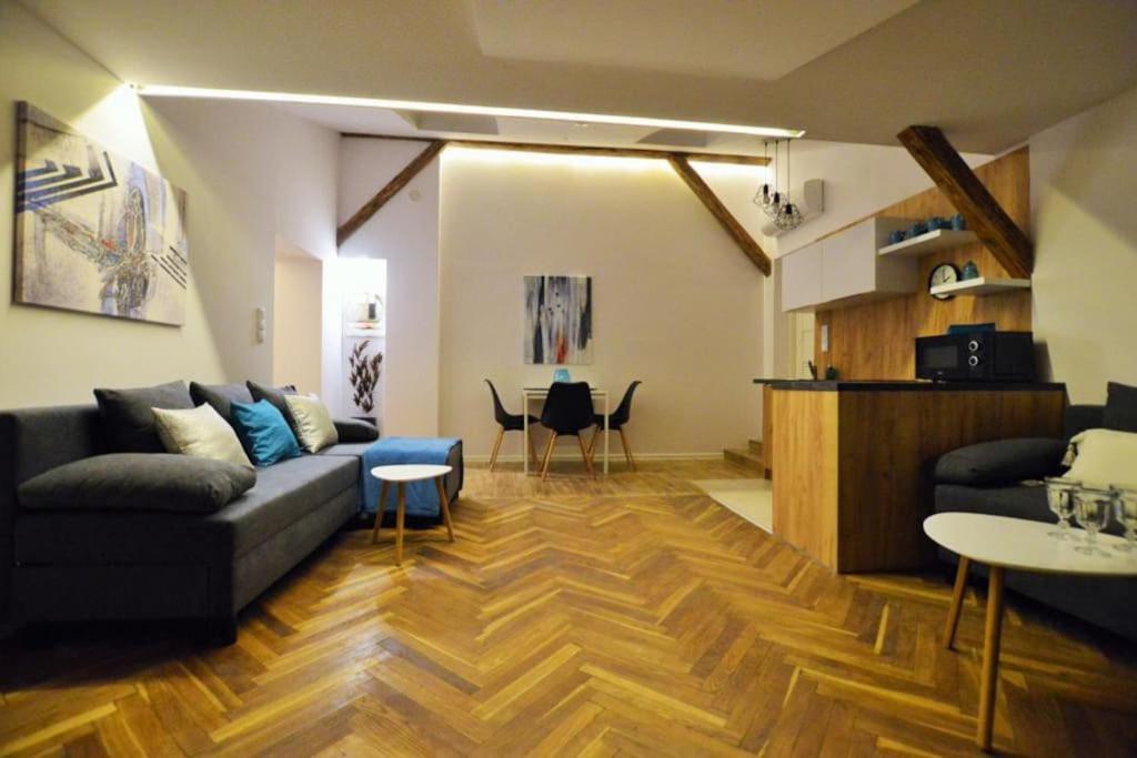 Old Town Neighborhood / Stefana Batorego Street Apartament